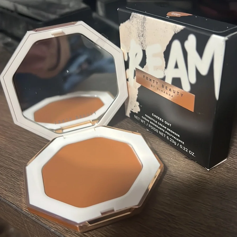 💕🌙HP! Fenty Hunnie Glaze Cheeks Out Freestyle Bronzer